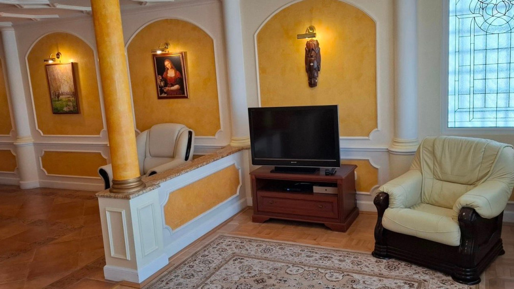 Na prenájom elegantný klimatizovaný 4-izbový byt - Bratislava I TOP