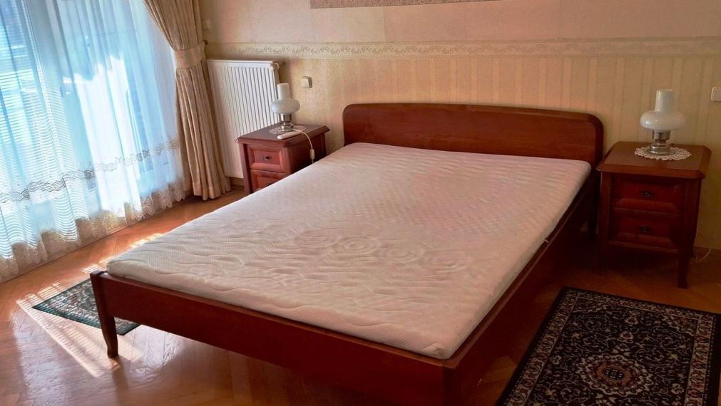 Na prenájom elegantný klimatizovaný 4-izbový byt - Bratislava I TOP