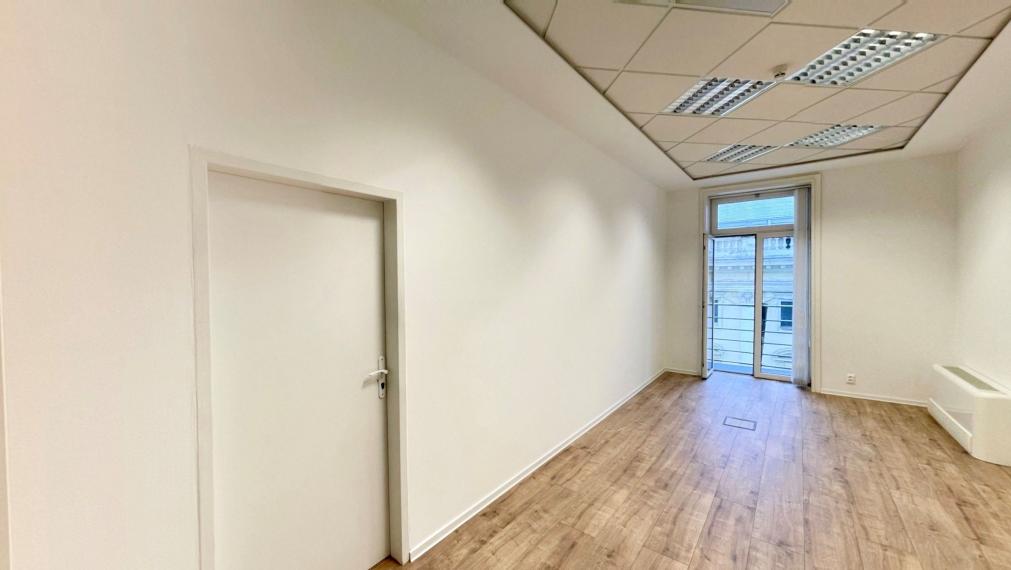 Na prenájom priestranné kancelárske priestory - Bratislava I