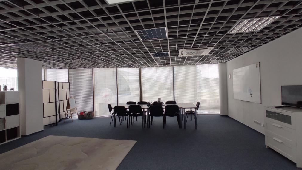 Reprezentatívny priestor 232,96m2 s presklenými výkladmi, Vienna Gate, Kopčianska-Petržalka