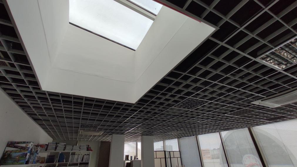 Reprezentatívny priestor 232,96m2 s presklenými výkladmi, Vienna Gate, Kopčianska-Petržalka