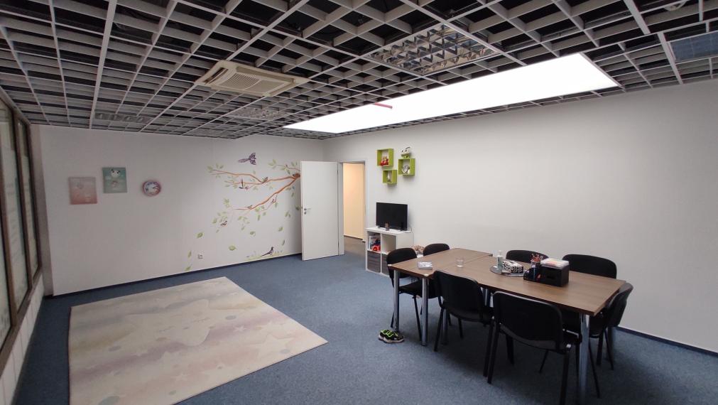 Reprezentatívny priestor 232,96m2 s presklenými výkladmi, Vienna Gate, Kopčianska-Petržalka