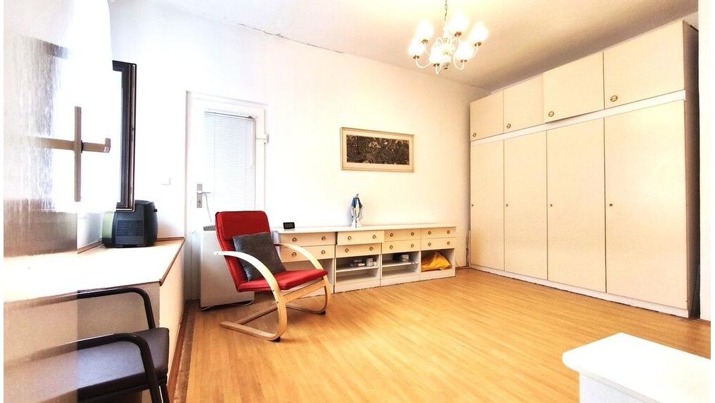 Na predaj - 4-izbový rodinný dom, ul. Alstrova, Bratislava III TOP