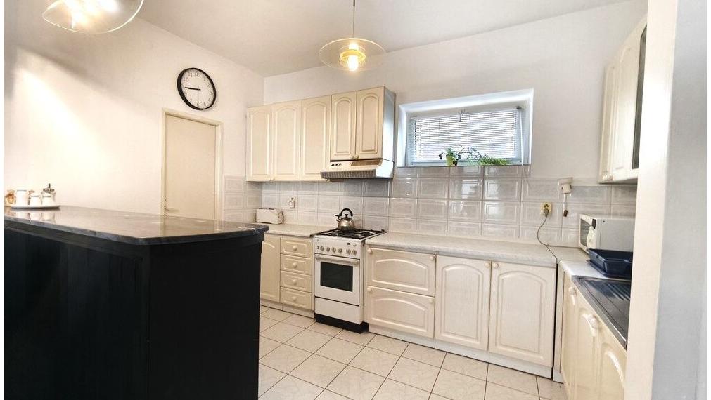 Na predaj - 4-izbový rodinný dom, ul. Alstrova, Bratislava III TOP