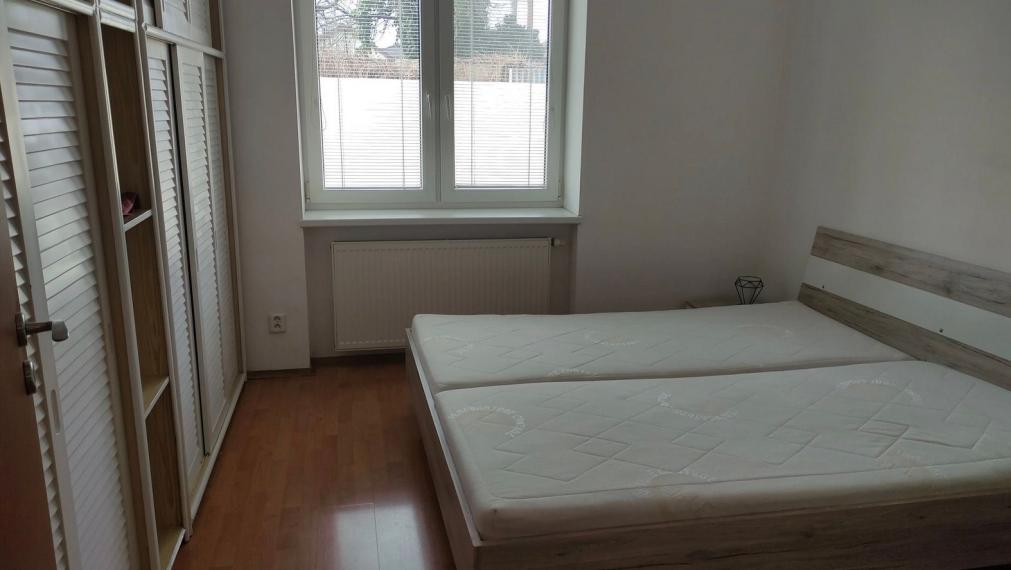 Na prenájom 2-izbový byt na prízemí, Bratislava II TOP