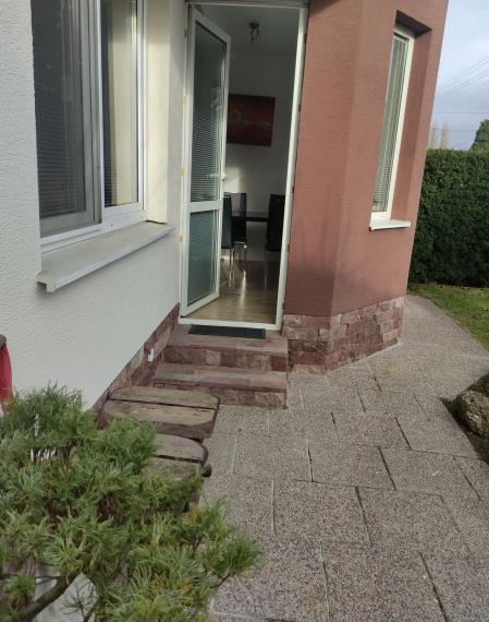 Na prenájom 2-izbový byt na prízemí, Bratislava II TOP