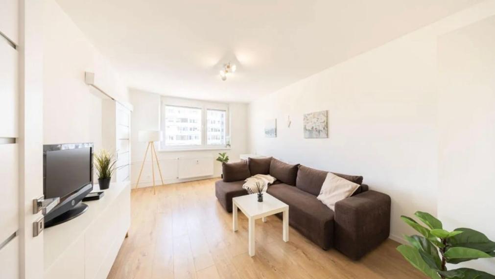 Na prenájom slnečný a priestranný 2-izbový byt na Rezedovej ul. - Bratislava II TOP