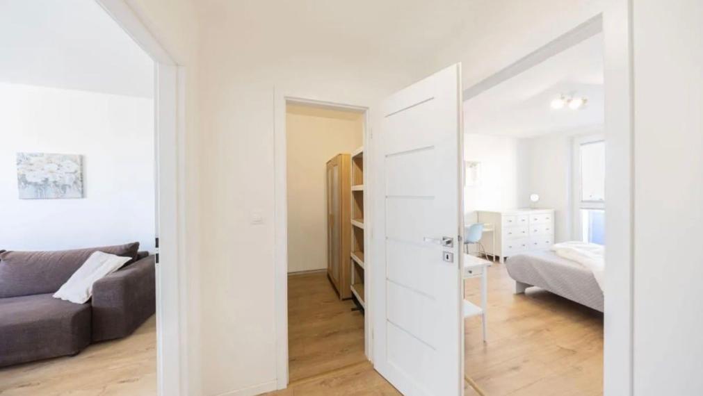 Na prenájom slnečný a priestranný 2-izbový byt na Rezedovej ul. - Bratislava II TOP