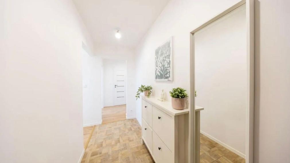 Na prenájom slnečný a priestranný 2-izbový byt na Rezedovej ul. - Bratislava II TOP