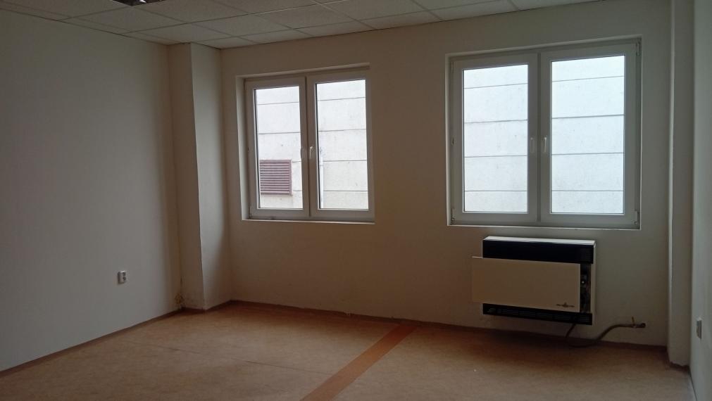 Vykurované skladové priestory na prenájom 447 m2, Trenčín, Za mostami