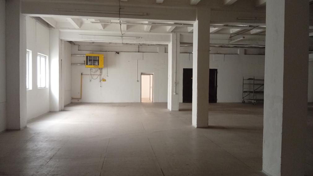 Vykurované skladové priestory na prenájom 447 m2, Trenčín, Za mostami