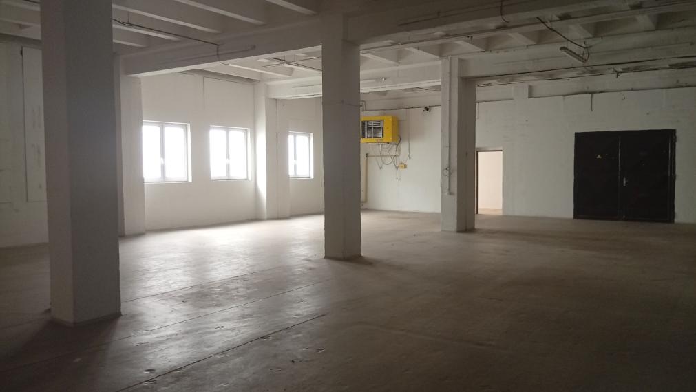 Vykurované skladové priestory na prenájom 447 m2, Trenčín, Za mostami