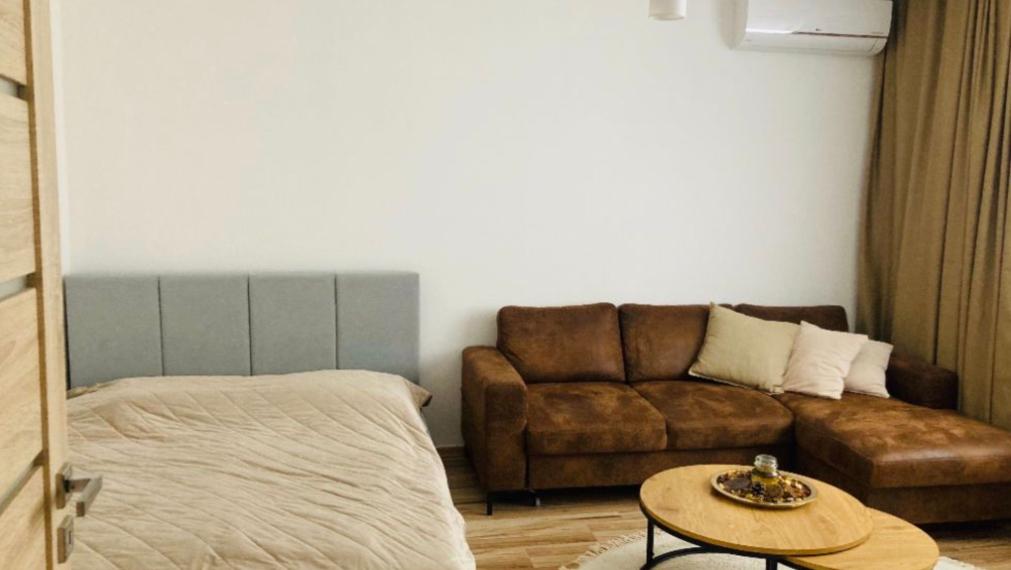  Na dlhodobý prenájom 1-izbový svetlý byt v Petržalke TOP