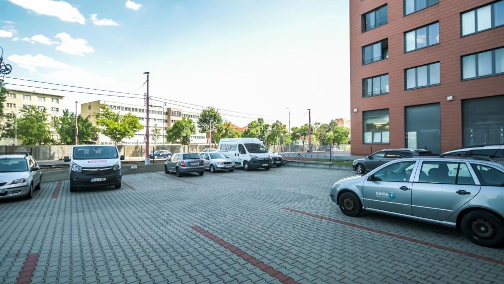 Reprezentatívna polyfunkčná budova so skladom a parkovaním v atraktívnej lokalite, Bratislava - Nové Mesto TOP