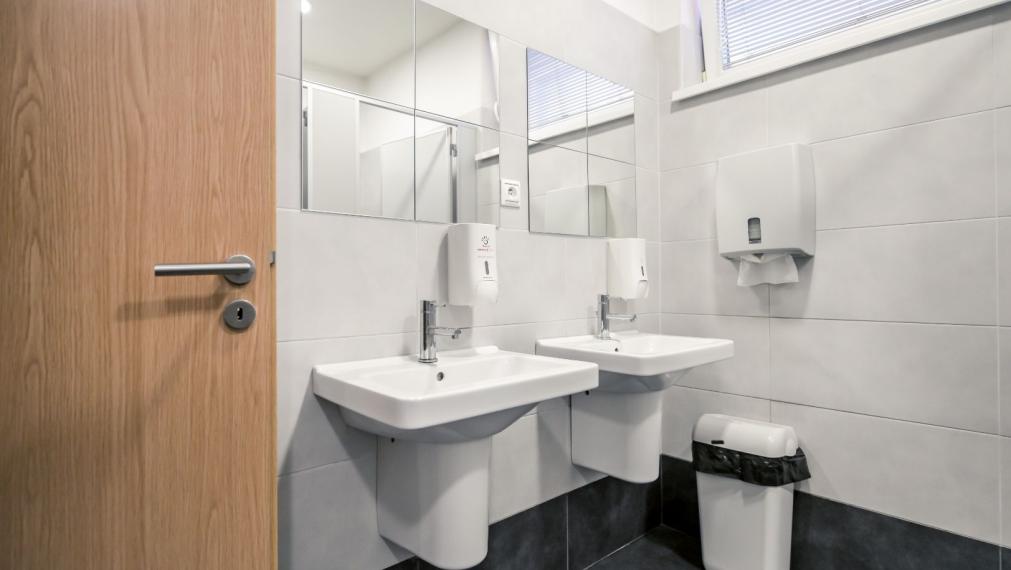 Reprezentatívna polyfunkčná budova so skladom a parkovaním v atraktívnej lokalite, Bratislava - Nové Mesto TOP