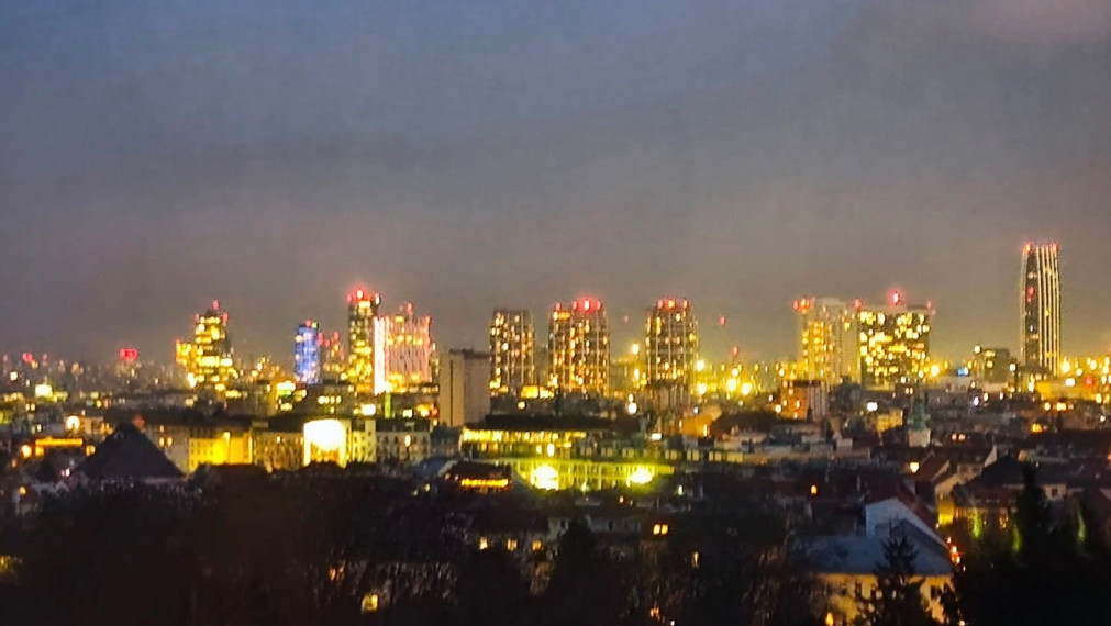 Na prenájom 2-izbový podkrovný byt s francúzskym balkónom a s garážou, Bratislava I TOP