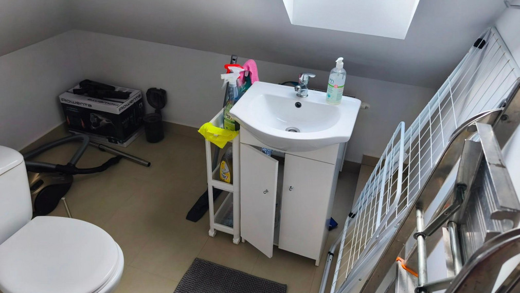 Na prenájom 2-izbový podkrovný byt s francúzskym balkónom a s garážou, Bratislava I TOP