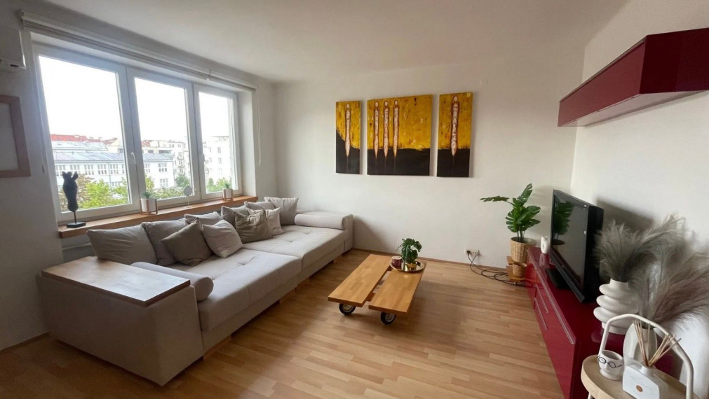 Na prenájom krásny slnečný 2-izbový byt v centre Bratislavy TOP