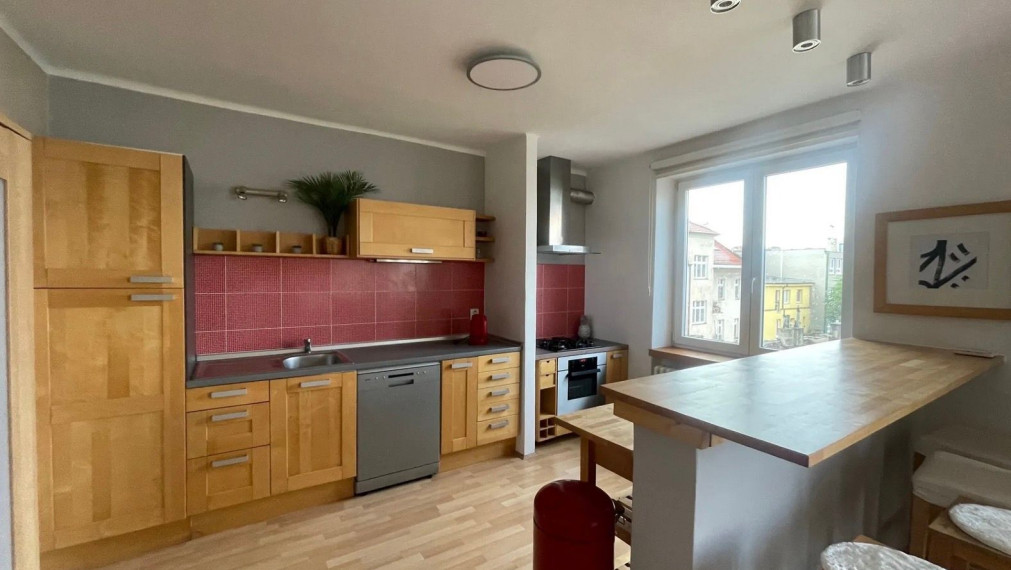 Na prenájom krásny slnečný 2-izbový byt v centre Bratislavy TOP