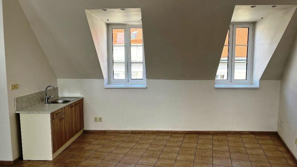 Podkrovný / kancelársky priestor s krásnym výhľadom na prenájom, Bratislava I 