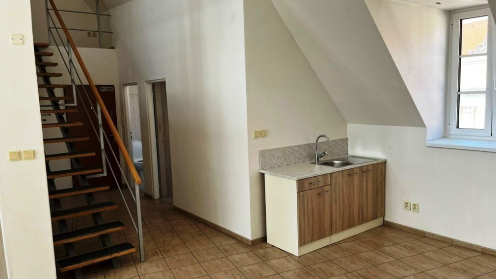 Podkrovný / kancelársky priestor s krásnym výhľadom na prenájom, Bratislava I 