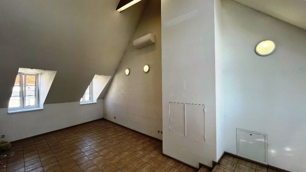 Podkrovný / kancelársky priestor s krásnym výhľadom na prenájom, Bratislava I 