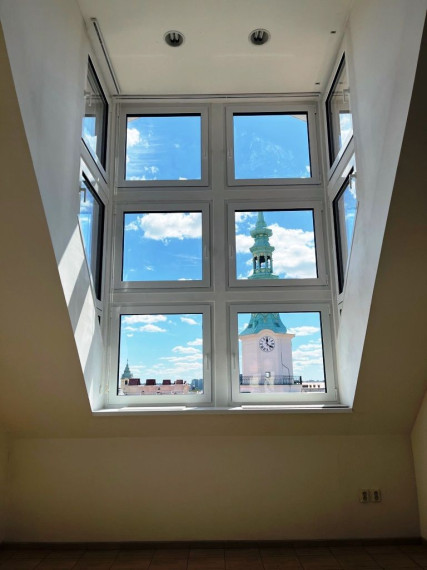 Podkrovný / kancelársky priestor s krásnym výhľadom na prenájom, Bratislava I 