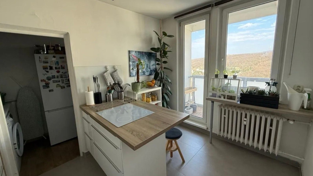 Na prenájom priestranný a svetlý 3-izbový byt v obľúbenej lokalite Bratislava IV TOP