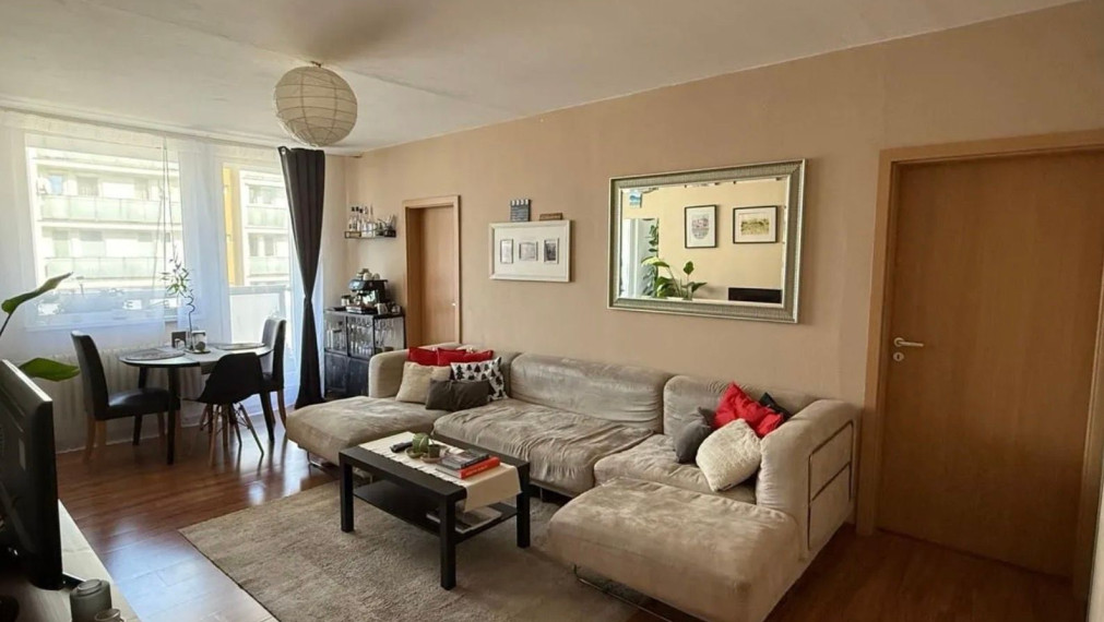 Na prenájom priestranný a svetlý 3-izbový byt v obľúbenej lokalite Bratislava IV TOP