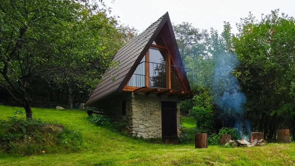 Na predaj unikátna útulná chata na okraji lesa – Malé Karpaty TOP