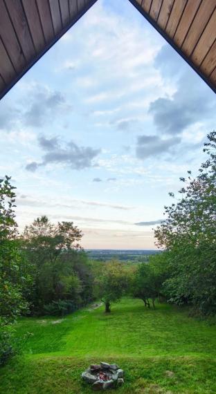 Na predaj unikátna útulná chata na okraji lesa – Malé Karpaty TOP