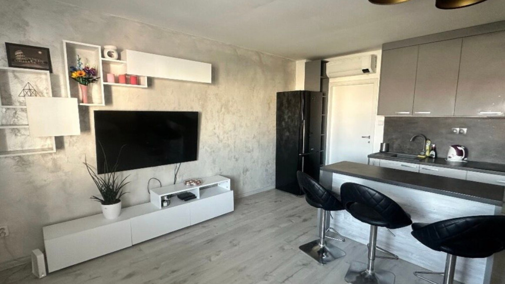 Na prenájom štýlový, kompletne zariadený a nedávno zrekonštruovaný 2-izbový byt, Bratislava I