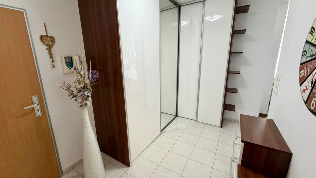 Na dlhodobý prenájom príjemný 2-izbový byt v projekte Vinohradis na Kolibe, Bratislava III TOP 