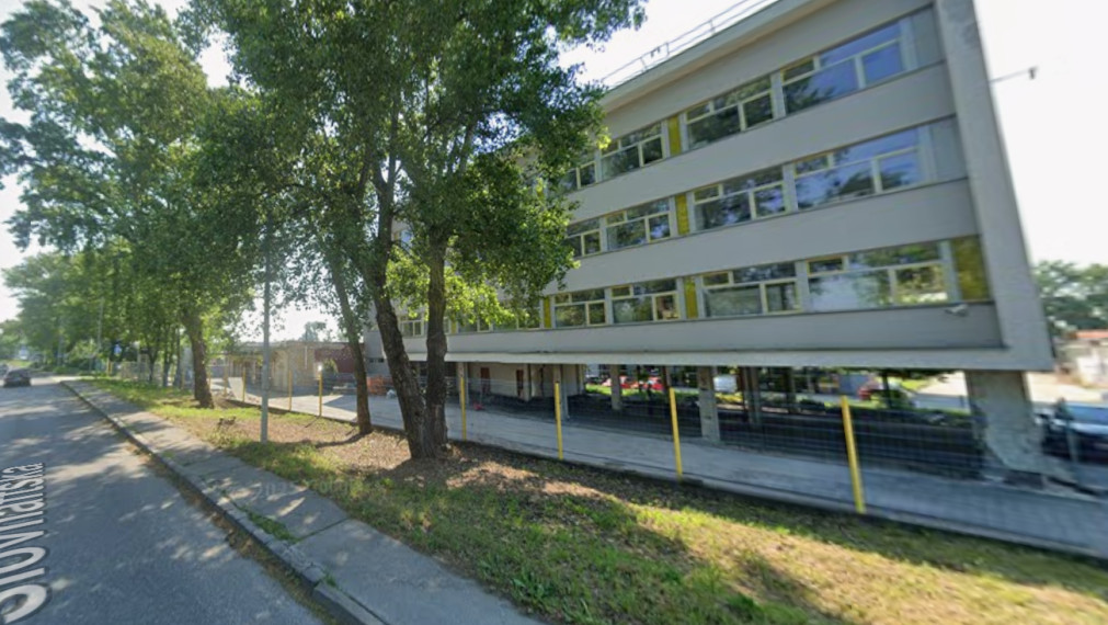 SHOWROOM/obchodné priestory s výkladmi na prenájom – Slovnaftská, Bratislava  II