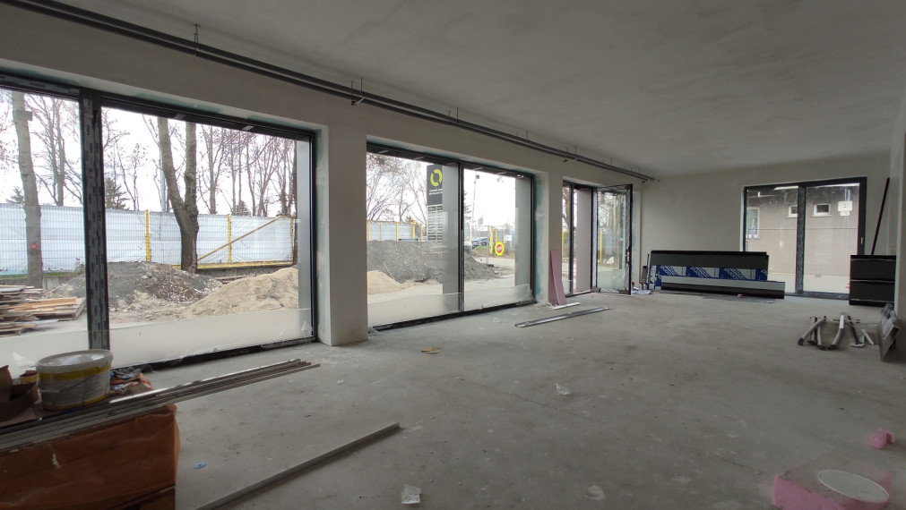 Nové SHOWROOM/obchodné priestory s výkladmi na prenájom – Slovnaftská, Bratislava  II
