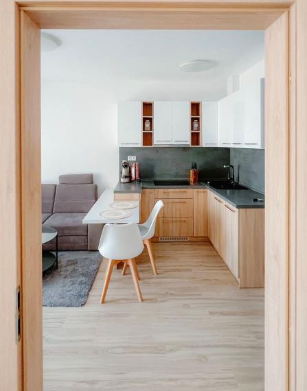 Na prenájom moderný, kompletne zariadený 2-izbový byt na ul. Zuzany Chalupovej TOP