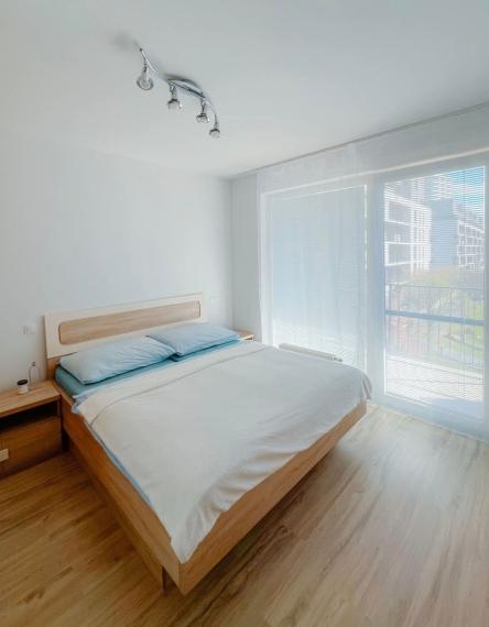 Na prenájom moderný, kompletne zariadený 2-izbový byt na ul. Zuzany Chalupovej TOP