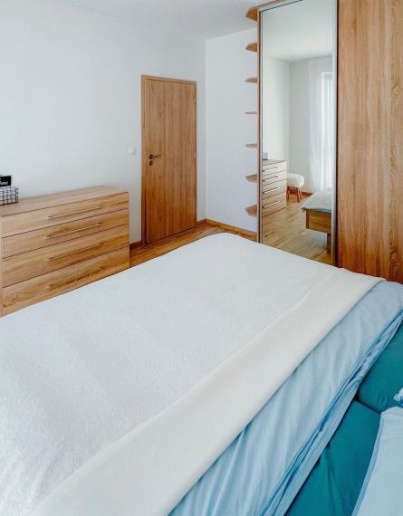 Na prenájom moderný, kompletne zariadený 2-izbový byt na ul. Zuzany Chalupovej TOP