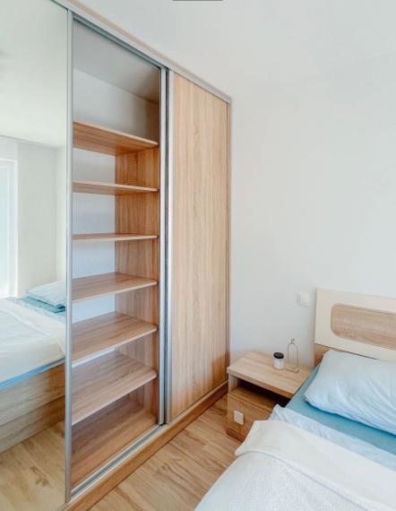 Na prenájom moderný, kompletne zariadený 2-izbový byt na ul. Zuzany Chalupovej TOP