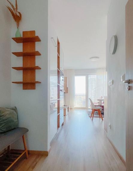 Na prenájom moderný, kompletne zariadený 2-izbový byt na ul. Zuzany Chalupovej TOP