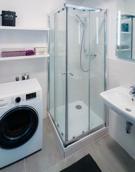 Na prenájom moderný, kompletne zariadený 2-izbový byt na ul. Zuzany Chalupovej TOP