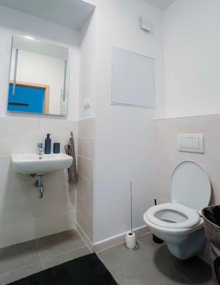 Na prenájom moderný, kompletne zariadený 2-izbový byt na ul. Zuzany Chalupovej TOP