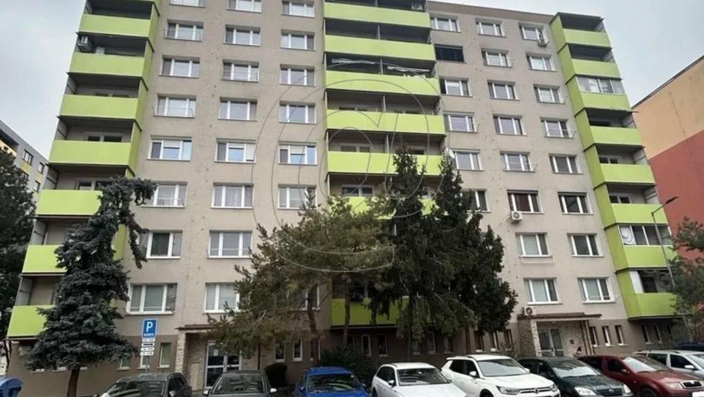 Na predaj priestranný 2-izbový byt v Petržalke TOP