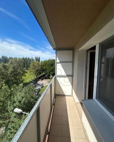 Na predaj priestranný 2-izbový byt v Petržalke TOP