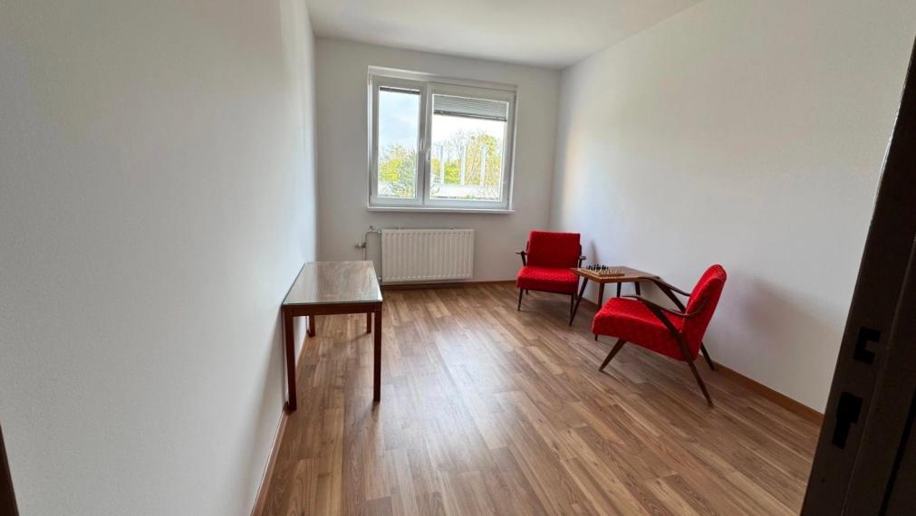 Na prenájom priestranný 3-izbový byt s balkónom v Petržalke TOP