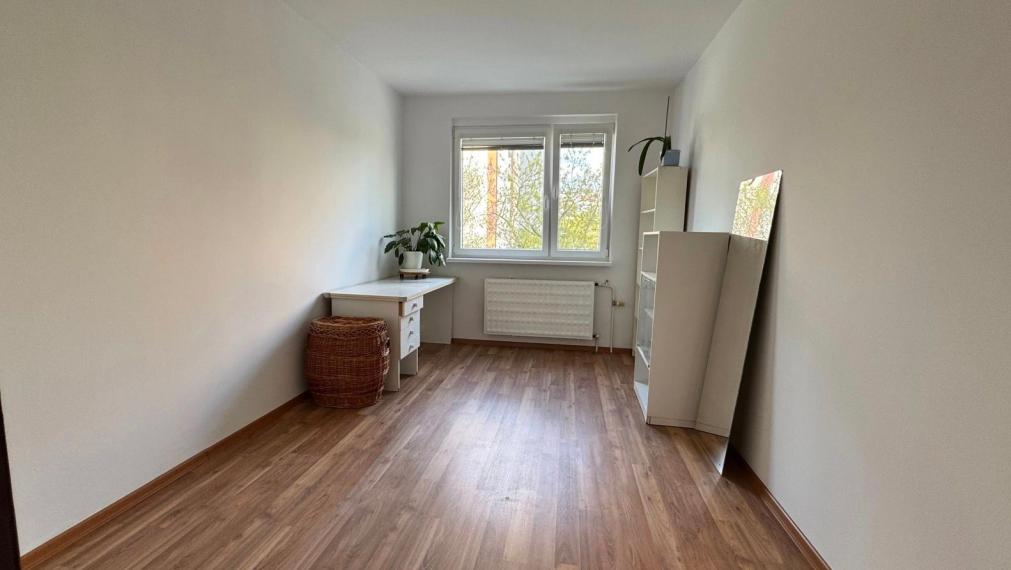 Na prenájom priestranný 3-izbový byt s balkónom v Petržalke TOP