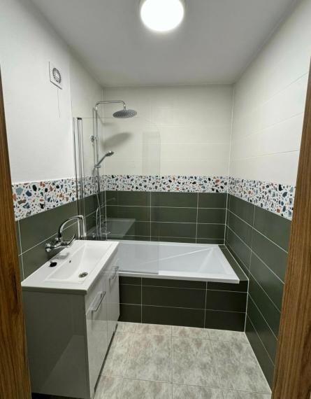 Na prenájom priestranný 3-izbový byt s balkónom v Petržalke TOP