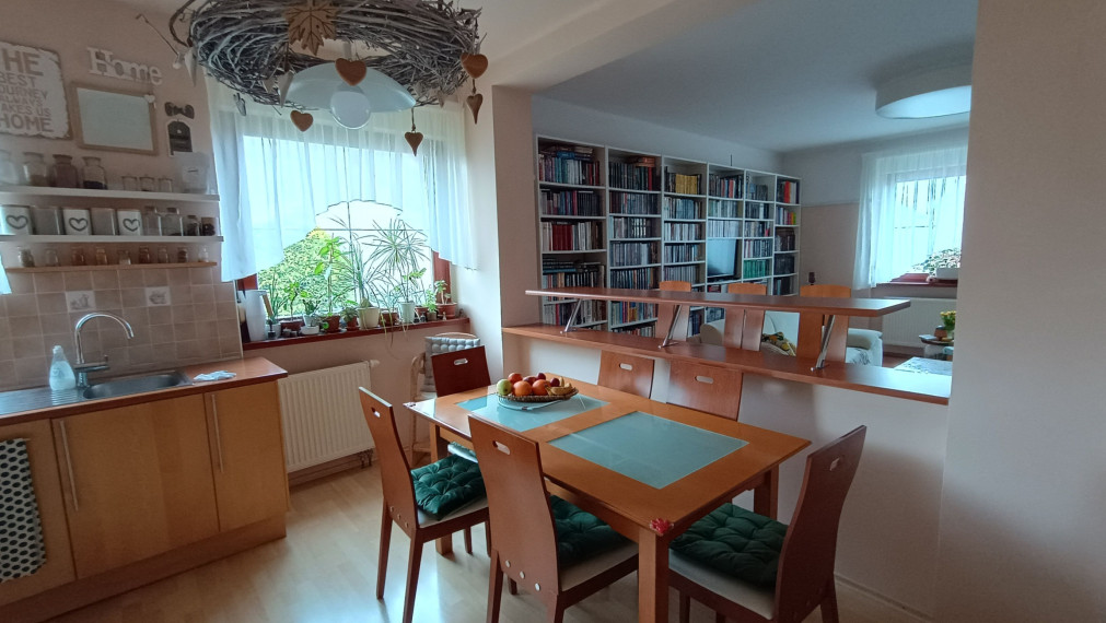 Priestranný rodinný dom s veľkorysým pozemkom v tichej časti centra Malaciek