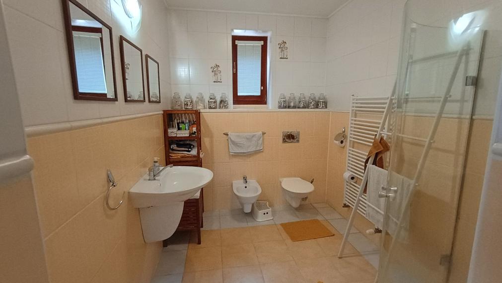Priestranný rodinný dom s veľkorysým pozemkom v tichej časti centra Malaciek