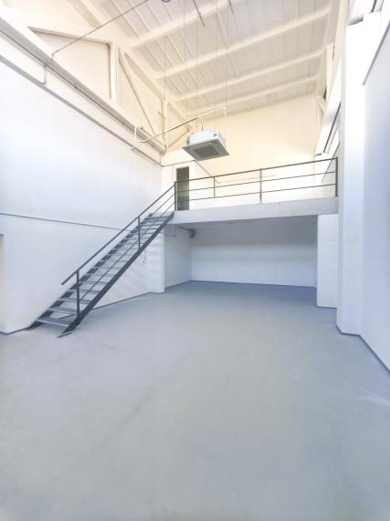 Na prenájom moderný skladový / výrobný priestor v polyfunkčnom areáli - Bratislava III